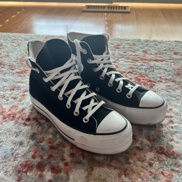 Chuck Taylor All Star Platform Canvas - Picture 2 of 8